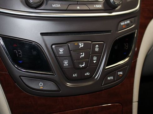 Used 2017 Buick Regal Sport Touring image 19