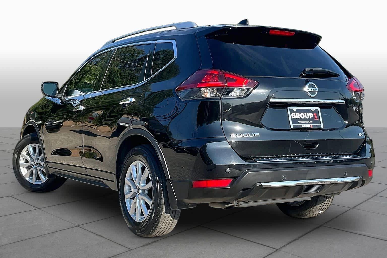 Used 2020 Nissan Rogue SV FWD image 12