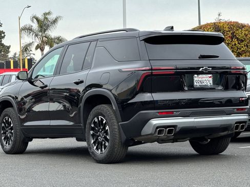 Used 2025 Chevrolet Traverse Z71 image 7