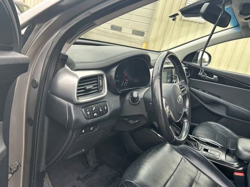 Used 2019 Kia Sorento EX w/ EX Touring Package image 13