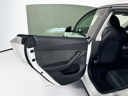 Used 2024 Tesla Model Y Long Range image 24