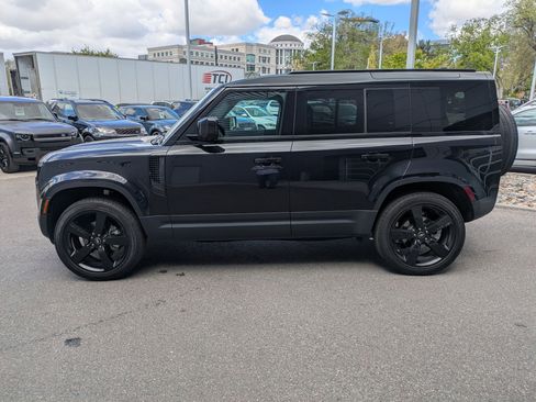 Used 2025 Land Rover Defender 110 S image 11
