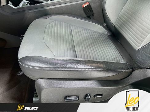 Used 2019 Ford Escape SE image 18