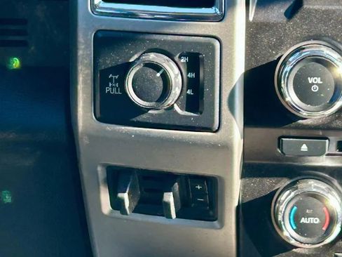 Used 2018 Ford F250 Lariat w/ Chrome Package image 25