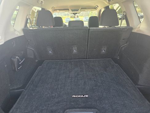 Used 2022 Nissan Rogue SV image 16