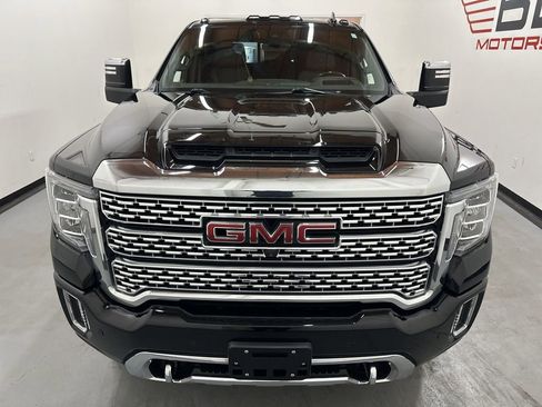 Used 2021 GMC Sierra 2500 Denali w/ Denali Black Diamond Edition image 3