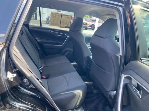 Used 2021 Toyota RAV4 XLE FWD image 17
