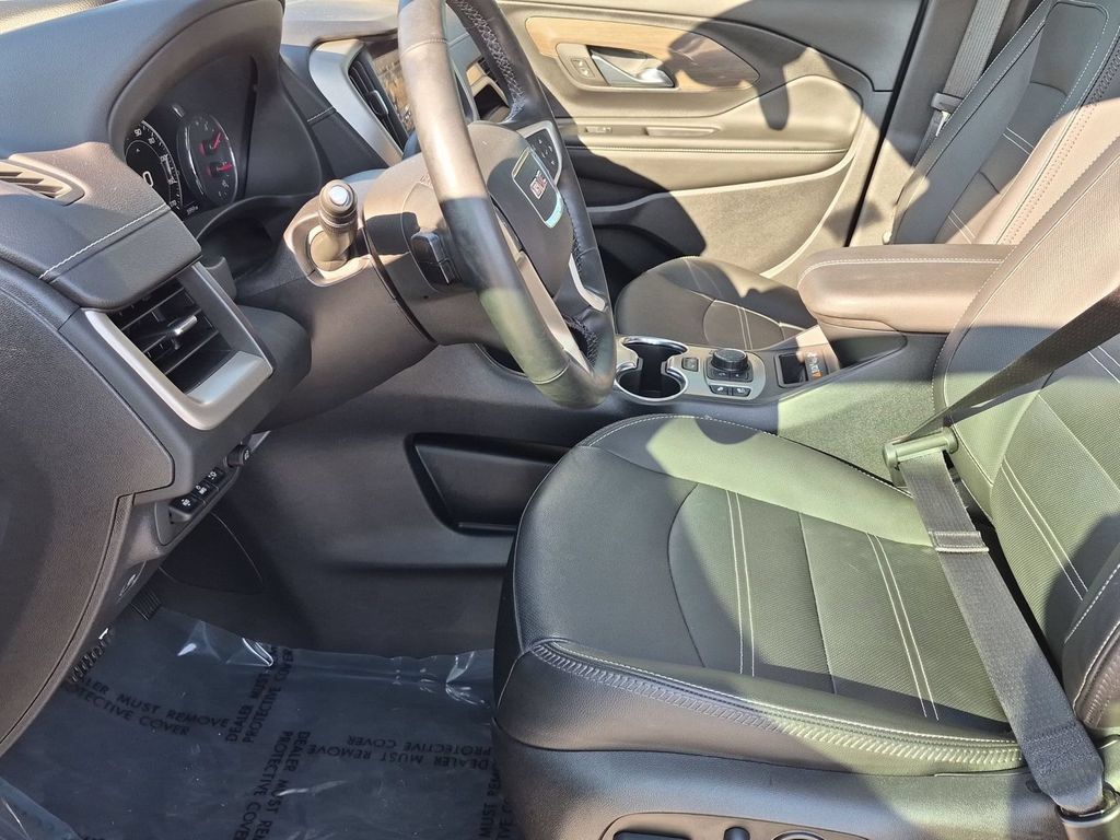 Used 2023 GMC Terrain Denali w/ Denali Premium Package AWD/4WD image 15