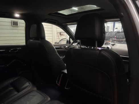 Used 2018 Porsche Cayenne AWD/4WD image 31