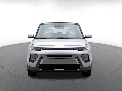 Used 2025 Kia Soul LX w/ LX Technology Package FWD image 2