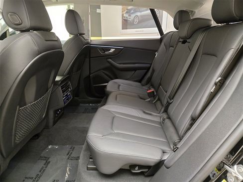 Used 2023 Audi Q8 Prestige image 19