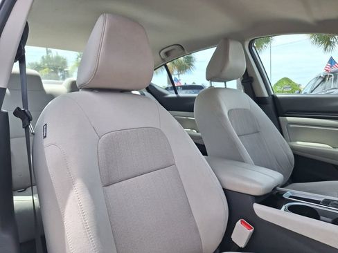 Used 2024 Nissan Altima 2.5 SV FWD image 28