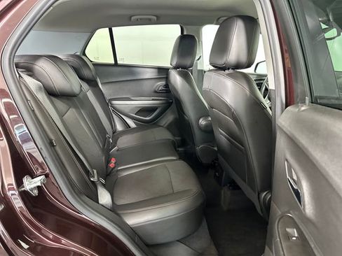 Used 2022 Chevrolet Trax LT w/ LT Convenience Package AWD/4WD image 27