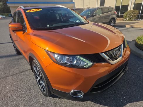Used 2017 Nissan Rogue Sport SL w/ SL Premium Package image 3