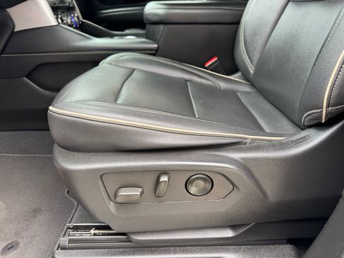 Used 2021 GMC Yukon SLT w/ SLT Premium Package image 9