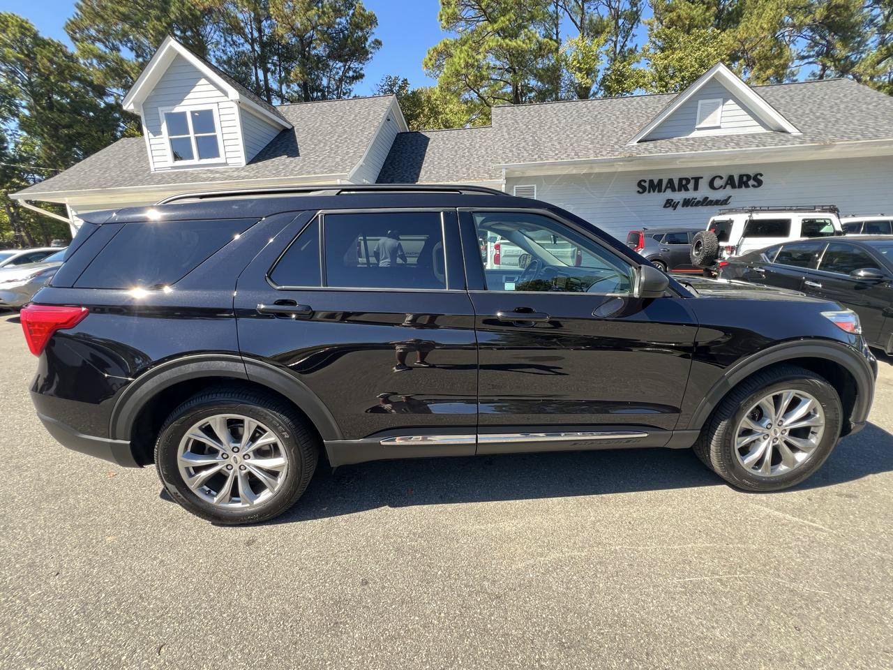 Used 2020 Ford Explorer XLT w/ Equipment Group 202A AWD/4WD image 6