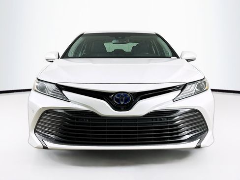 Used 2018 Toyota Camry XLE image 2
