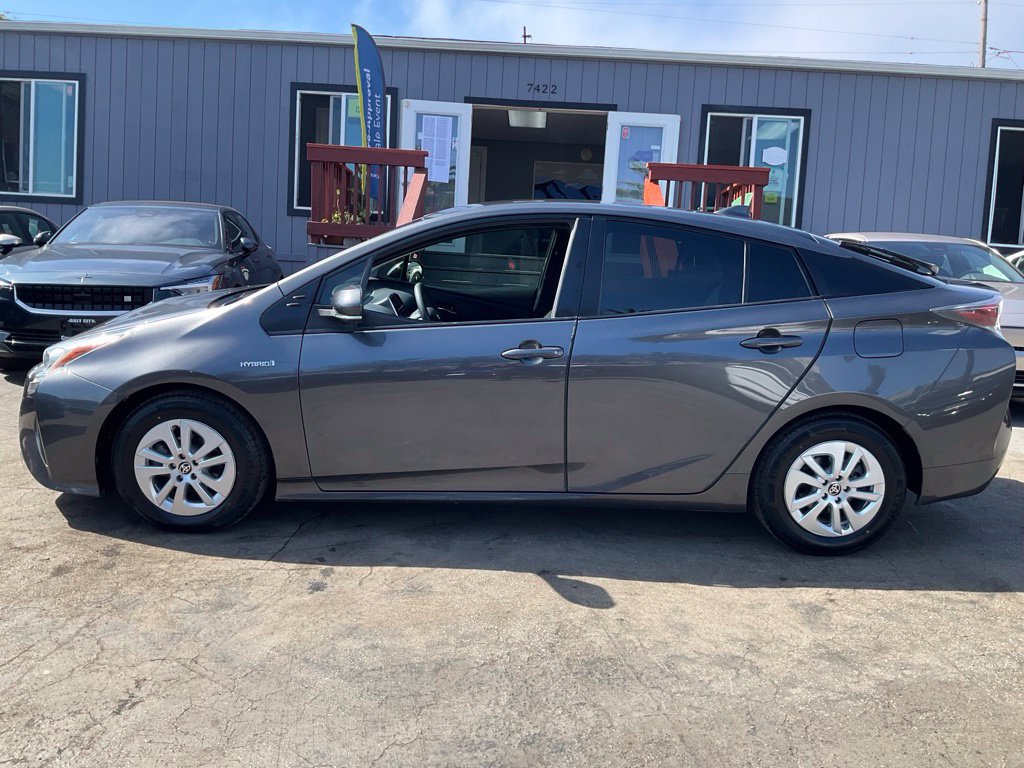 Used 2017 Toyota Prius Two FWD image 5
