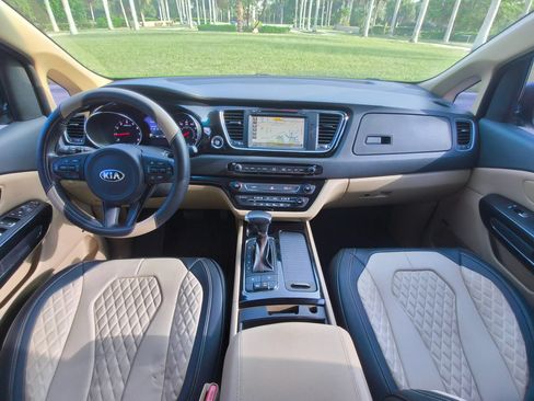 Used 2018 Kia Sedona SX FWD image 26