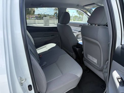 Used 2015 Toyota Tacoma PreRunner w/ SR5 Package image 27