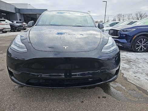 Used 2021 Tesla Model Y Long Range image 1