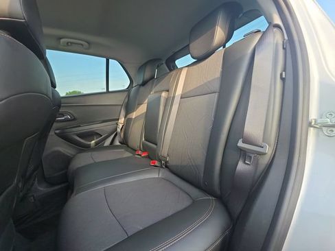 Used 2020 Chevrolet Trax LT w/ LT Convenience Package FWD image 29