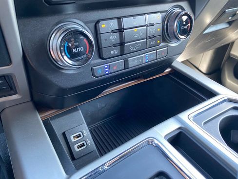 Used 2017 Ford F150 Lariat w/ Equipment Group 502A Luxury AWD/4WD image 17