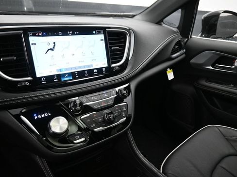 New 2026 Chrysler Pacifica Limited w/ S Appearance Package image 26