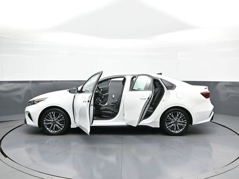 Certified 2024 Kia Forte GT-Line FWD image 41