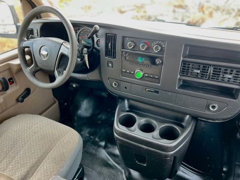 Used 2009 Chevrolet Express 1500 RWD 1500 135 image 9