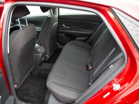 Used 2024 Hyundai Elantra SEL FWD image 21