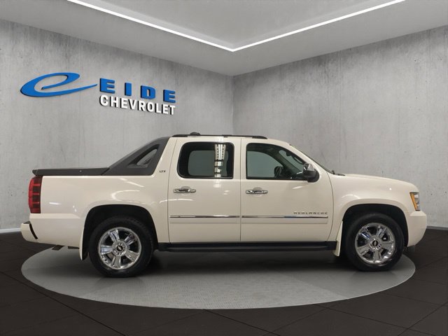 Used 2010 Chevrolet Avalanche LTZ AWD/4WD image 16