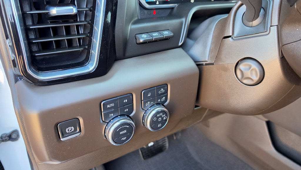 Used 2023 GMC Sierra 1500 Denali w/ Denali Reserve Package AWD/4WD image 11