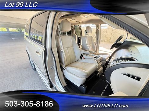 Used 2013 Chrysler Town & Country Touring FWD image 21