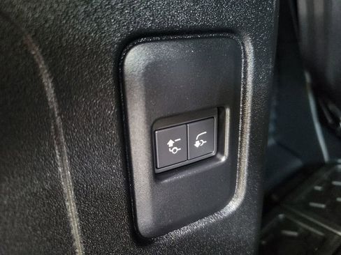 Used 2025 Land Rover Defender 90 X-Dynamic SE AWD/4WD image 30