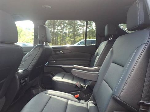 Used 2025 Chevrolet Traverse LT AWD/4WD image 10