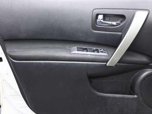 Used 2012 Nissan Rogue S image 19