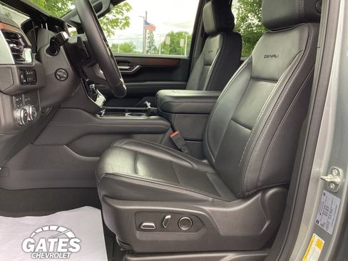 Used 2025 GMC Yukon XL Denali AWD/4WD image 14