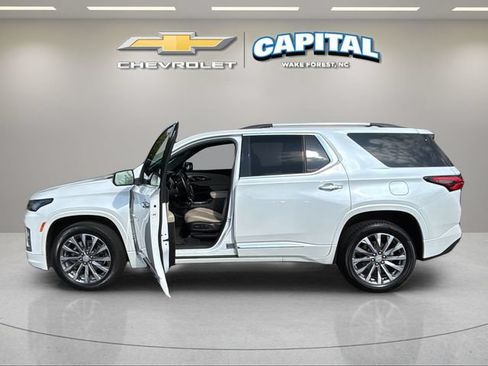 Used 2022 Chevrolet Traverse Premier w/ LPO, Floor Liner Package FWD image 9