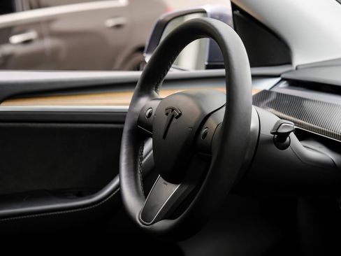 Used 2023 Tesla Model Y Long Range AWD/4WD image 17