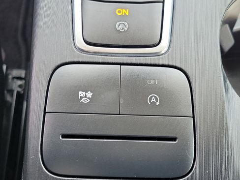 Certified 2022 Ford Escape SE w/ Cold Weather Package image 32