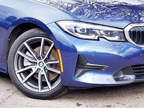 Used 2022 BMW 330i Sedan w/ Driving Assistance Package image 4