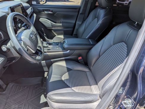 Used 2023 Toyota Highlander XSE FWD image 11