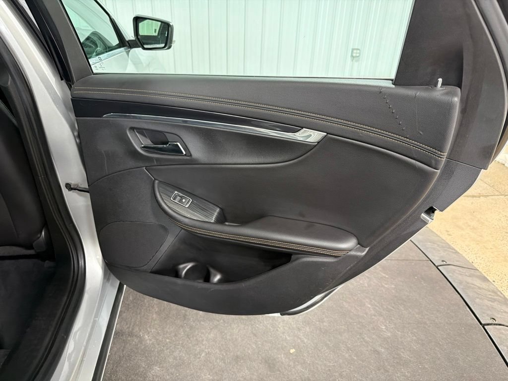 Used 2016 Chevrolet Impala LT FWD image 18