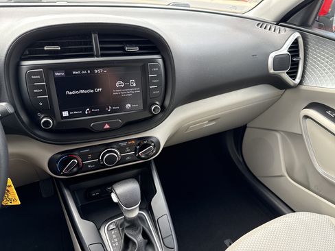 Used 2023 Kia Soul LX FWD image 22
