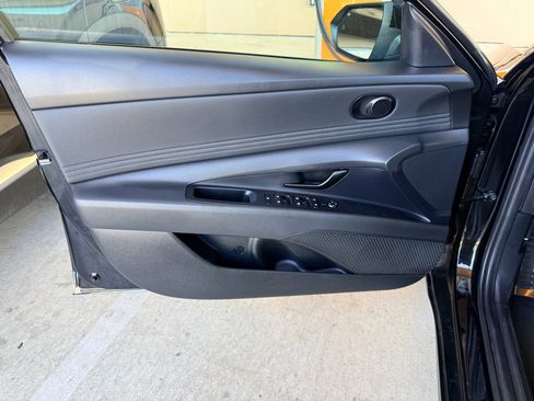 Used 2025 Hyundai Elantra Sport FWD image 9