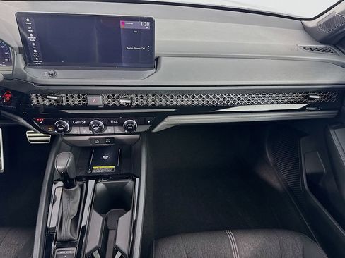 Used 2025 Honda Accord Sport image 30