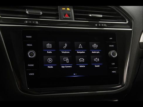 Certified 2023 Volkswagen Tiguan SE R-Line AWD/4WD image 9