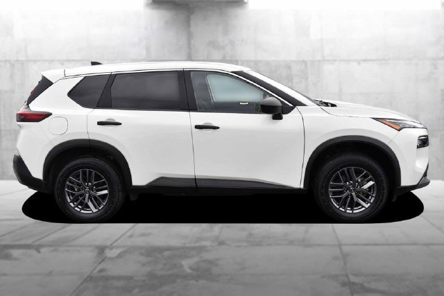 Used 2023 Nissan Rogue S AWD/4WD image 5