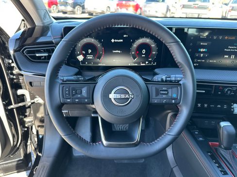 Used 2025 Nissan Kicks SR image 23